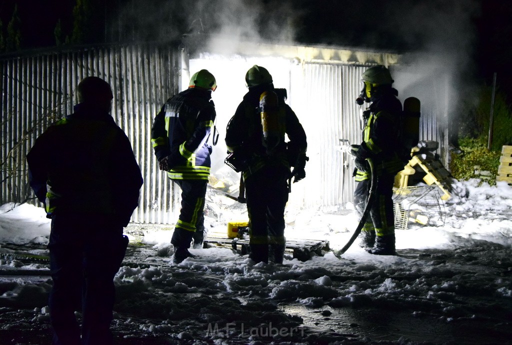 Feuer Hinterhof Garagen Koeln Hoehenberg Olpenerstr P077.JPG - Miklos Laubert